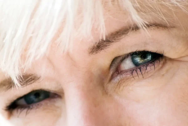 suchość oczu z powodu menopauzy